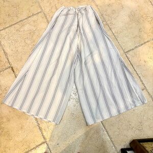 VINCE pants palazzo pin stripe size M pockets and side pleats good condition